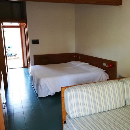 Hotel Kyrie Isole Tremiti San Domino Buitenkant foto