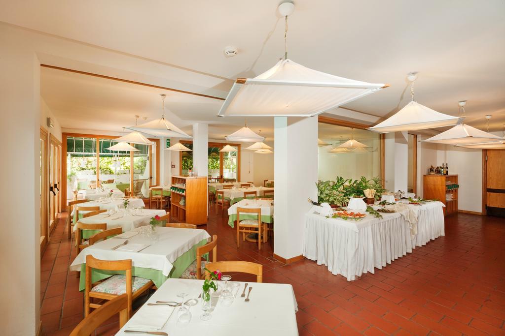 Hotel Kyrie Isole Tremiti San Domino Buitenkant foto